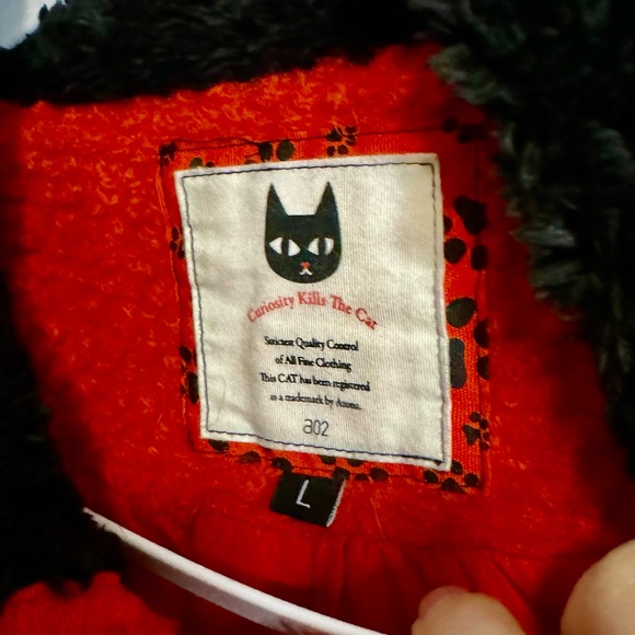 Azona A02 Red And Black “Curiosity Kills The Cat” Fuzzy Sherpa Collared Coat - Picture 6 of 9